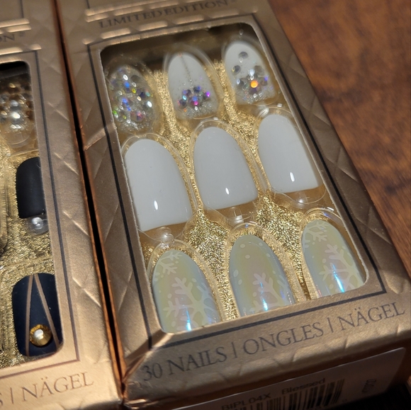 3 boxes Kiss Limited Edition holiday press on nails and 2 boxes Impress nails - Picture 7 of 7